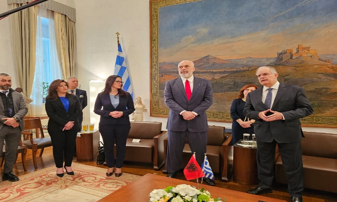 Rama takohet me Tasulas, kreu i parlamentit grek: Greqia mbështet Shqipërinë në rrugën drejt BE-së