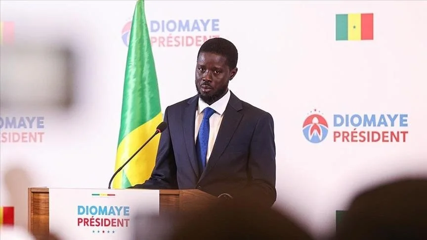 Bassirou Diomaye Faye, lirohet nga burgu 10 ditë para zgjedhjeve dhe bëhet presidenti më i ri i Senegalit