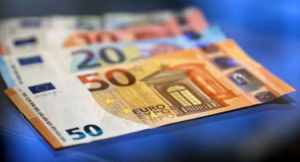 Euro bie përsëri poshtë 114 lekëve, qëndron pranë niveleve më të ulëta të vitit 2023