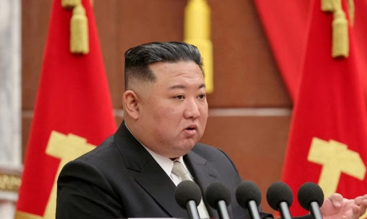 Lideri i Koresë së Veriut bën thirrje për rritje të prodhimit të “materialit bërthamor”