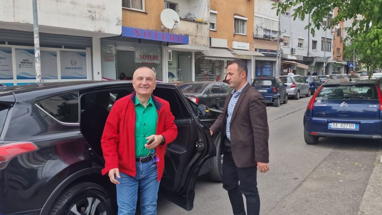 “Na vodhën serverin”/ Presidenti i PL-së, Ilir Meta në prokurorinë e Tiranës