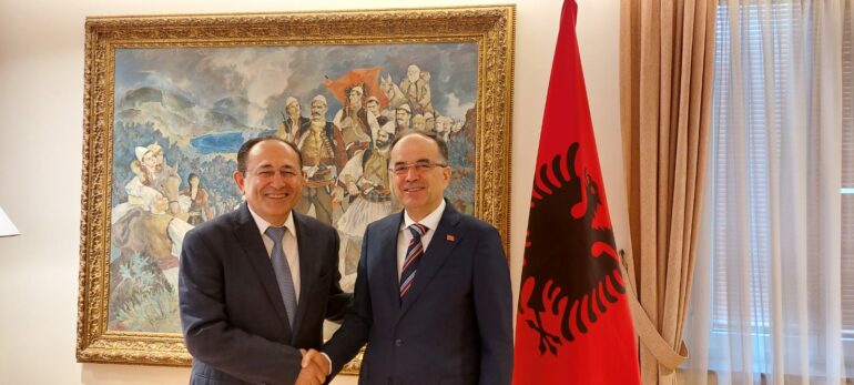 Begaj pret në takim kandidatin për eurodeputet, Muharrem Salihu: Modeli i shqiptarit të suksesshëm, ka kontribuuar për bashkëatdhetarët