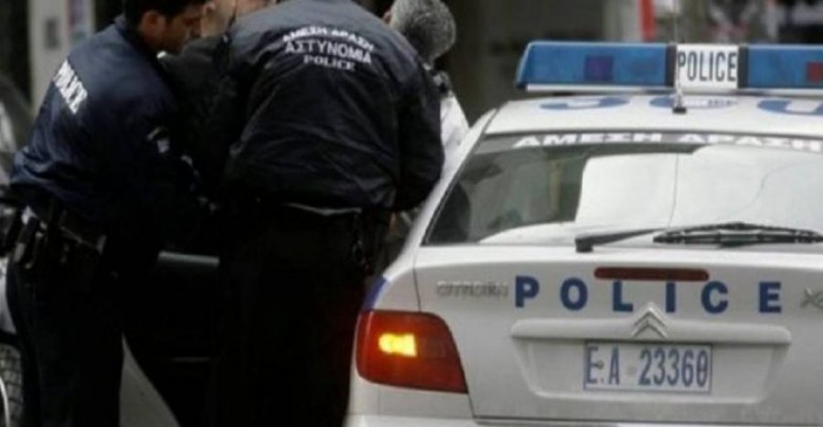 Arrestohet shqiptari dhe bashkëpuntori i tij në Athinë, akuzohen për shitje droge