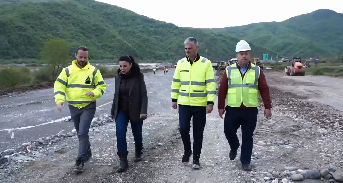 Balluku: Brenda verës përfundon traseja e aksit Elbasan-Qafë Thanë