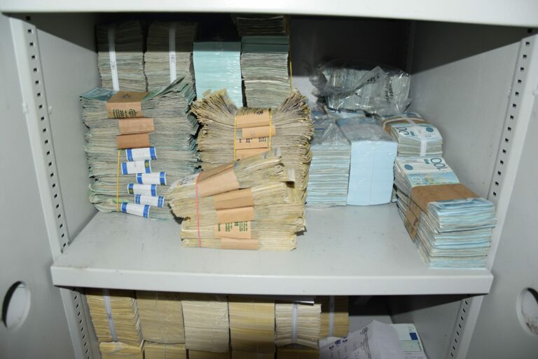 Aksioni në veri të Kosovës, konfiskohen rreth 75 milionë dinarë, 1.6 milion euro, dollarë e franga