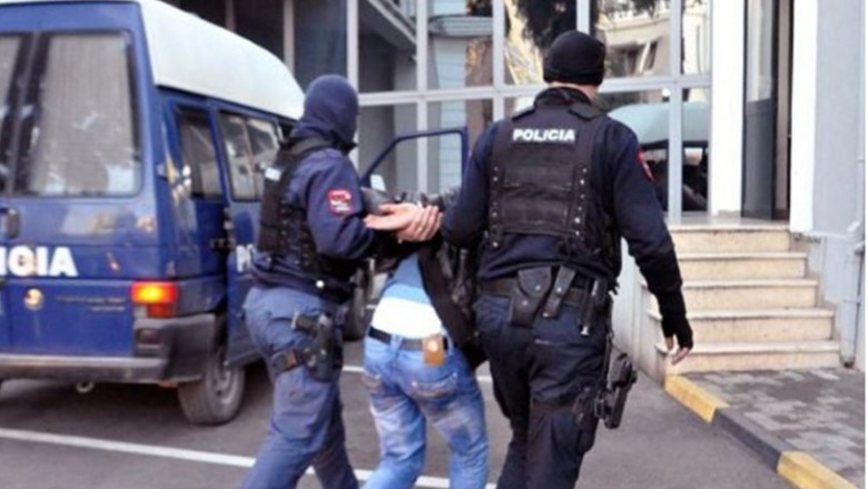 Ushtroi dhunë psikologjike ndaj bashkëshortes, arrestohet 33 vjeçari në Velipojë