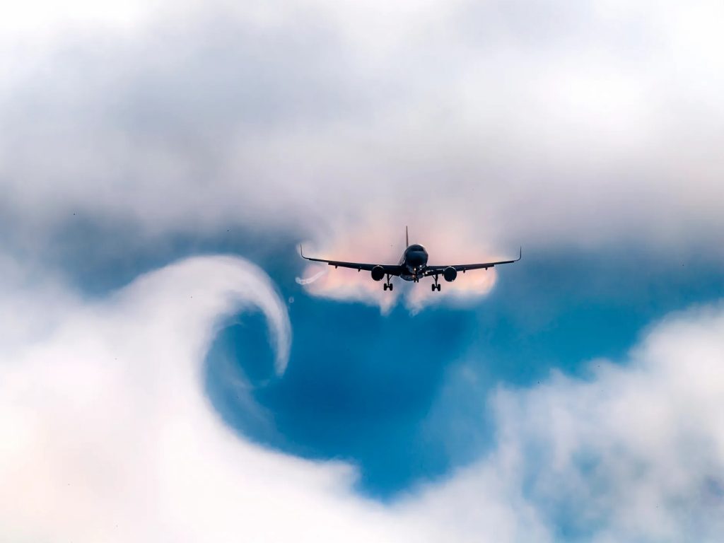 Turbulencat e avionëve në rritje si pasojë e ndryshimeve klimatike