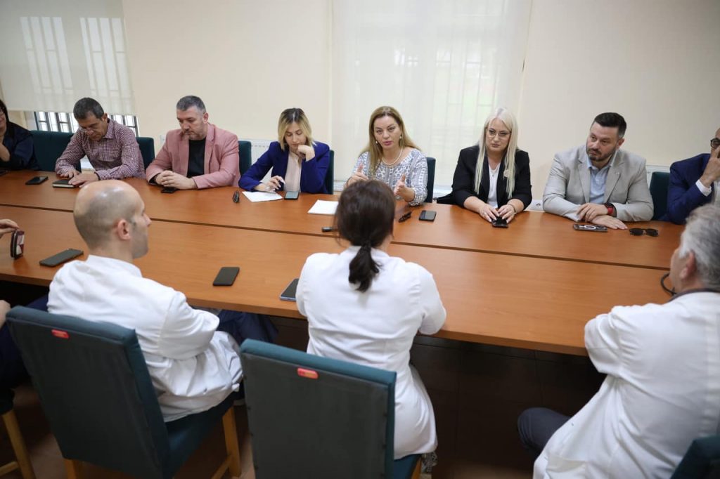 Anëtarët e komisionit hetimor të Shëndetësisë, vizita në Kamzë dhe SUT