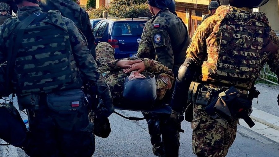 KFOR përditëson informacionin: 3 ushtarë hungarezë u plagosën me armë zjarri nga protestuesit në veri, 30 të lënduar gjithsej