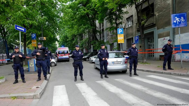 Serbia nën panik, 90 kërcënime brenda disa ditëve, 24 prej tyre nga rrjetet sociale, 8 të mitur të ndaluar