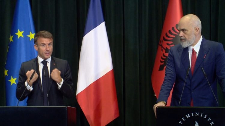 Macron: Franca ka pezulluar vizat për Kosovën
