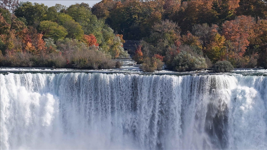 Ujëvarat e Niagaras në Kanada tërheqin miliona vizitorë çdo vit me bukuritë natyrore