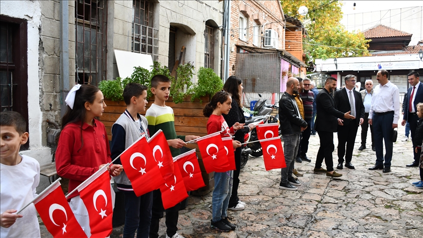 Në Çarshinë e Vjetër të Shkupit mbahet aktivitet me rastin e Ditës së Republikës së Türkiyes