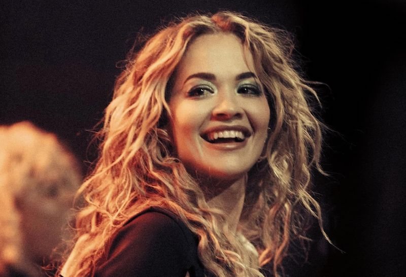 Rita Ora do të prezantojë MTV Europe Music Awards?