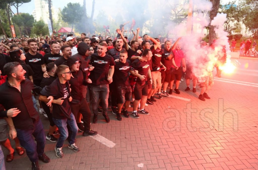 Sot sfida Shqipëri-Gjeorgji, atmosferë festive në Tiranë