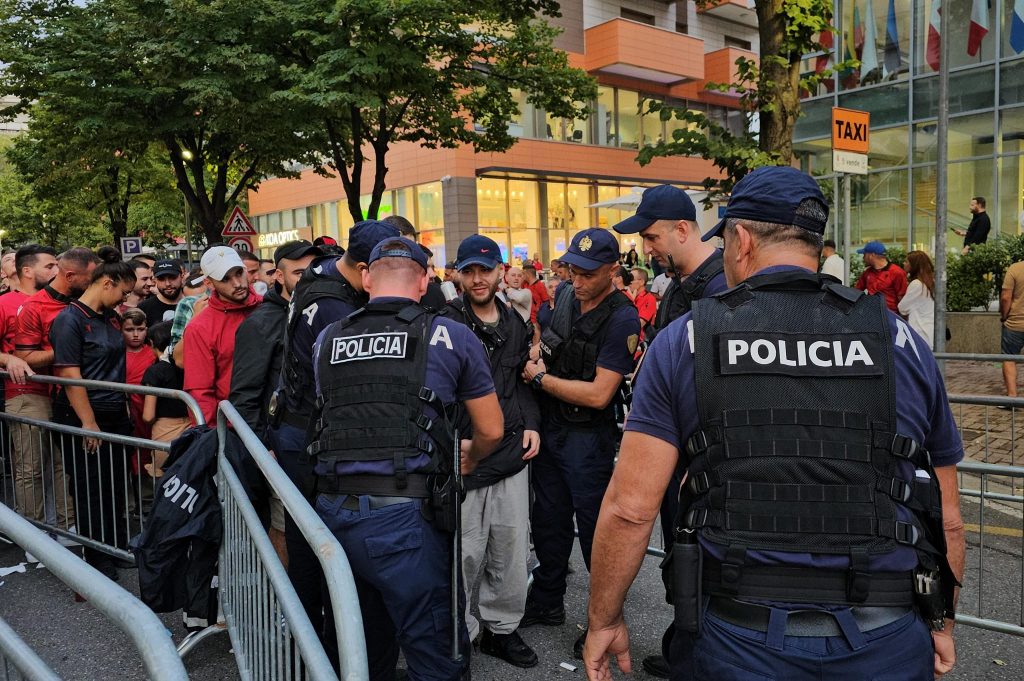 Sfida Shqipëri-Gjeorgji, Policia kontrolle të imtësishme në hyrje të stadiumit