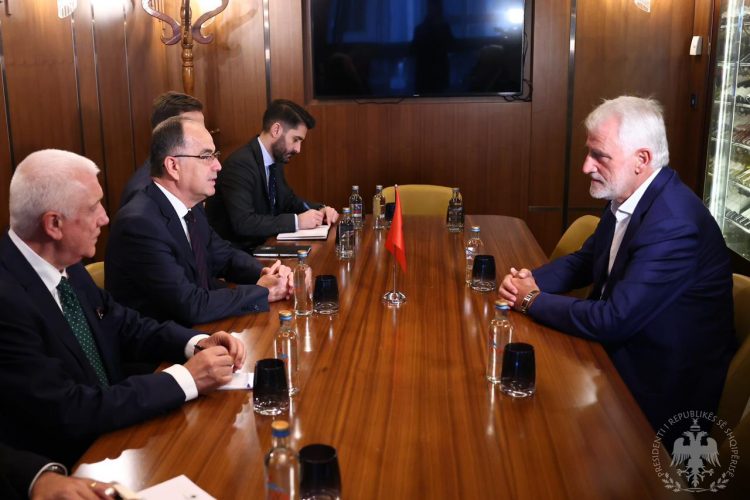 Begaj takim me përfaqësuesit e partive politike shqiptare në Maqedoninë e Veriut
