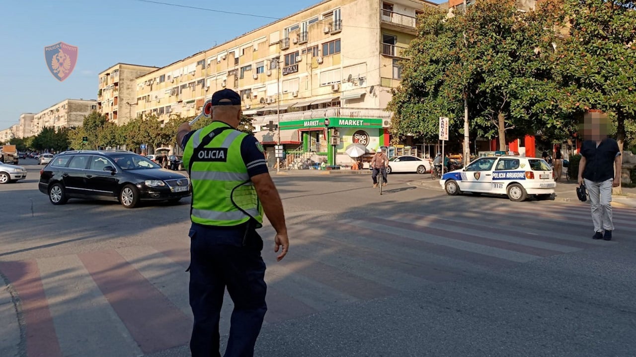 Kontrolle të shtuara në rrugët e Shkodrës, 30 shoferë nën hetim për shkelje të rregullave të qarkullimit