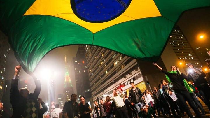 Qindra marshojnë në Brazil për të protestuar ndaj 