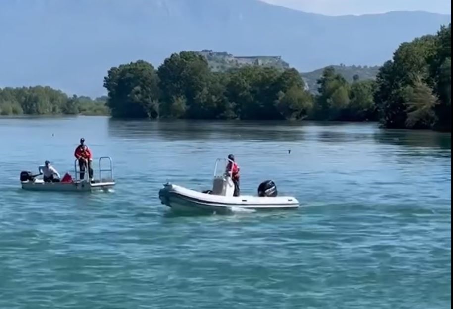 E rëndë në Shkodër/ Hyri për tu larë, 18-vjeçarin e merr rryma e lumit Buna. Policia: Trupi i pajetë u gjet…