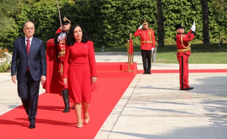 Axhenda/ Presidentja Osmani vijon vizitën zyrtare në Shqipëri