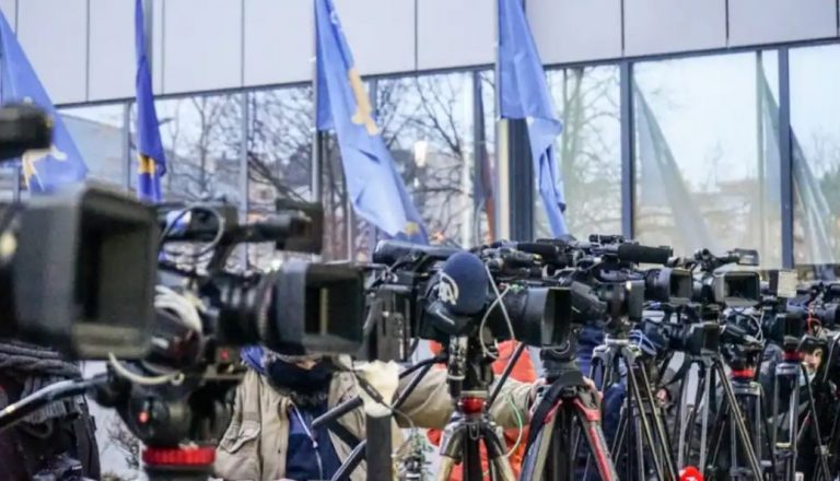 Sulmi ndaj gazetarit në Kosovë, Asociacioni i Gazetarëve dënon ngjarjen: Të kapen autorët