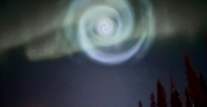 Spiralja në qiellin e Alaskës u shkaktua nga derdhja e karburantit të raketës SpaceX