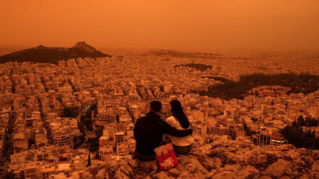 Athina mbulohet nga pluhuri i Saharasë