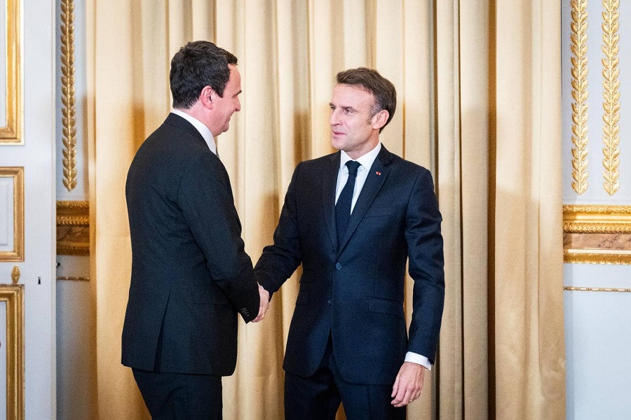 Macron telefonon Kurtin: Zbatim të marrëveshjeve në Bruksel e Ohër
