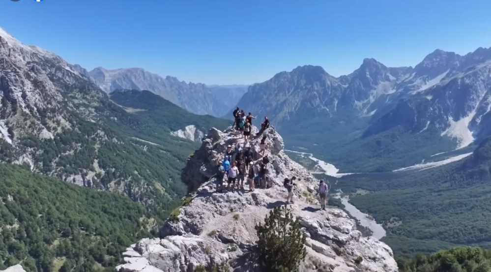 Rama: Turistë këtë sezon si asnjëherë më parë në Qafën e Valbonës