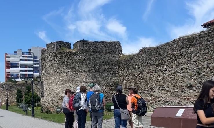 Kalaja e Elbasanit, destinacion tërheqës për turistët vendas e të huaj