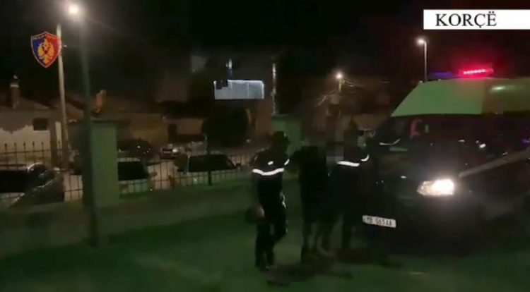 Korçë/Tentoi të vriste me armë zjarri një 41-vjeçar, arrestohet 23-vjeçari