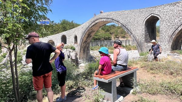 Ura e Mesit, gur i çmuar i historisë dhe arkitekturës së shek. XVlll