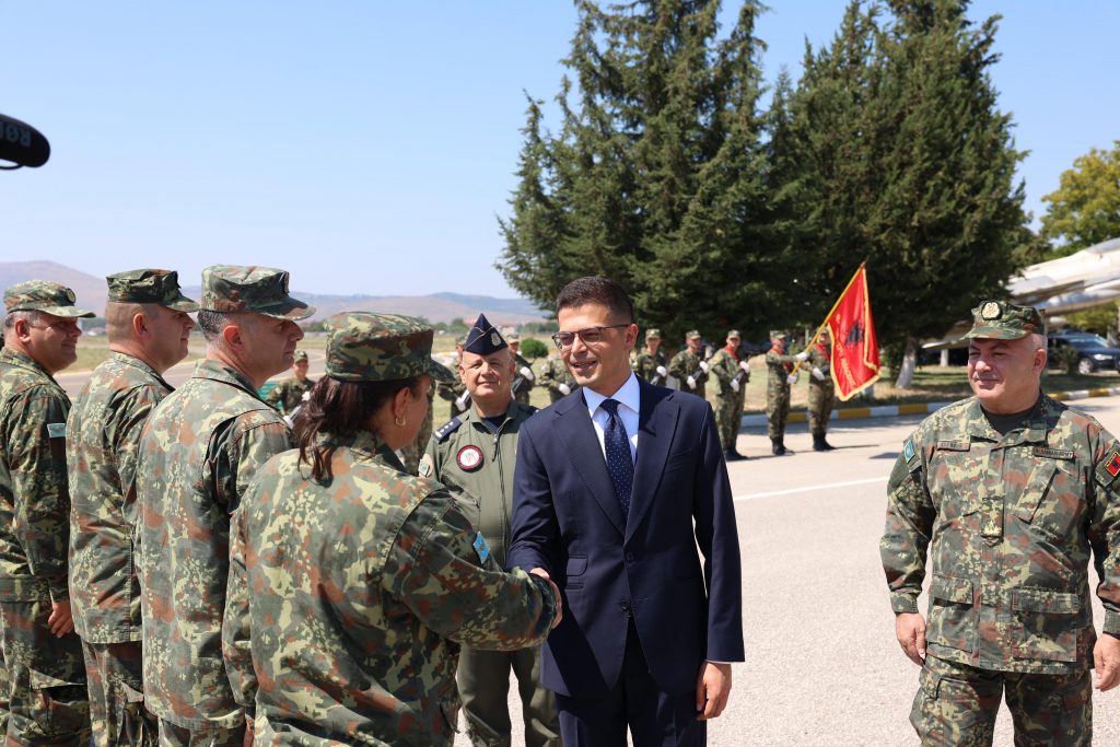 Vengu në bazën ajrore të Kuçovës: Dronët “Bayraktar” së shpejti në gatishmëri edhe për emergjencat