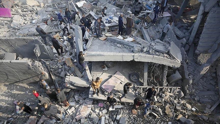 Ushtria izraelite pretendon se ka goditur më shumë se 300 objektiva në Rripin e bllokuar të Gazës në 24 orët e fundit
