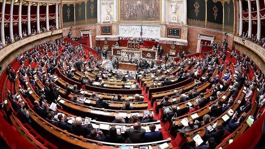 Deputetja franceze kritikon kryetarin e Parlamentit francez  i cili refuzoi të mbajë një minutë heshtje për punonjësin e vrarë në Gaza: 