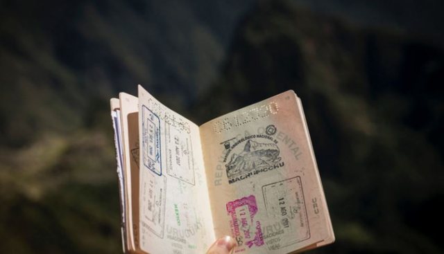 Lista e re e pasaportave më të fuqishme në botë, ja kush udhëton më lehtë pa vizë