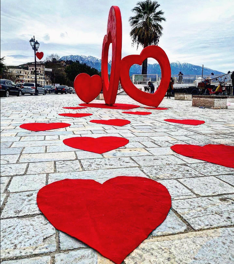 Berati, qyteti që u krijua nga dashuria i dekoruar për Shën Valentin