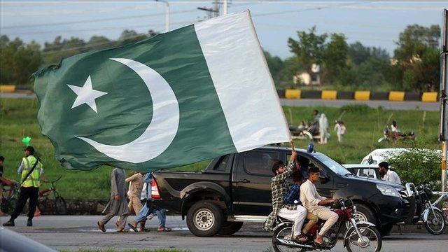 Qeveria e re në Pakistan/ Paritë rivale të ish-kryeministrit të burgosur Imran Khan krijojnë koalicion