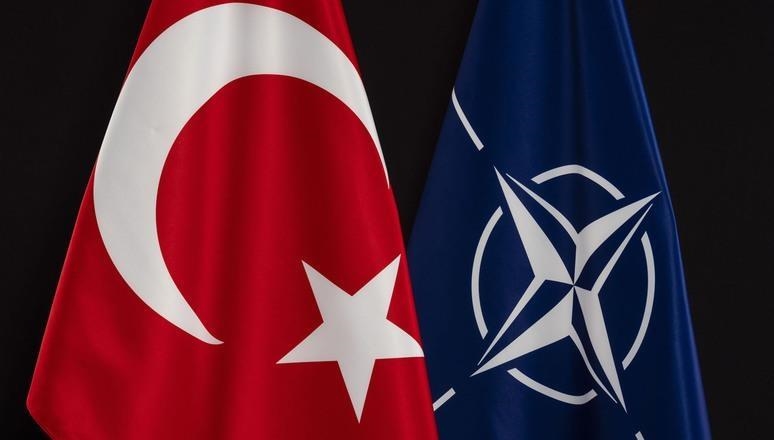 NATO do të dërgojë mbi 1 mijë kontejnerë në Türkiye për strehimin e të mbijetuarve nga tërmetet