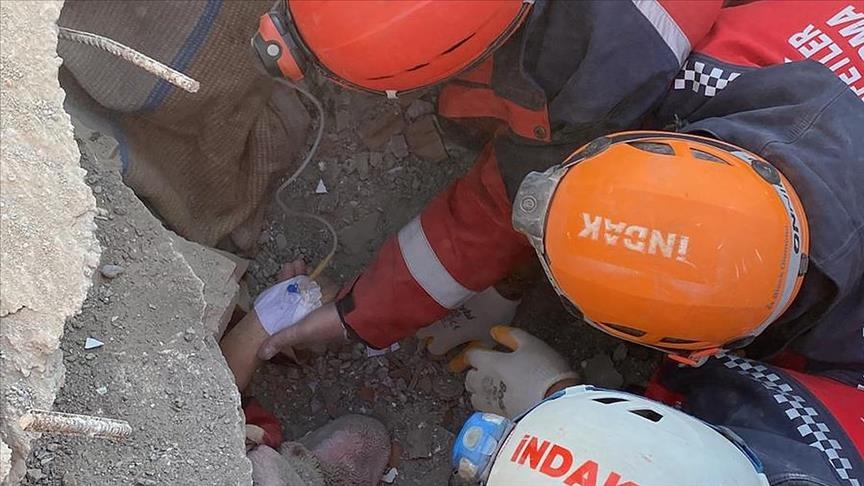 Ekipet e shpëtimit sfidojnë shanset, nxjerrin të gjallë gruan 42-vjeçare 9 ditë pas tërmetit në Türkiye