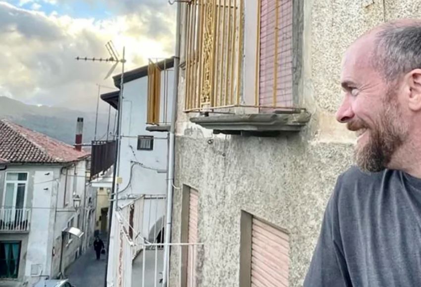 Amerikani blen shtëpi të lirë në fshatin italian por gjen ‘surpriza të mëdha’ brenda