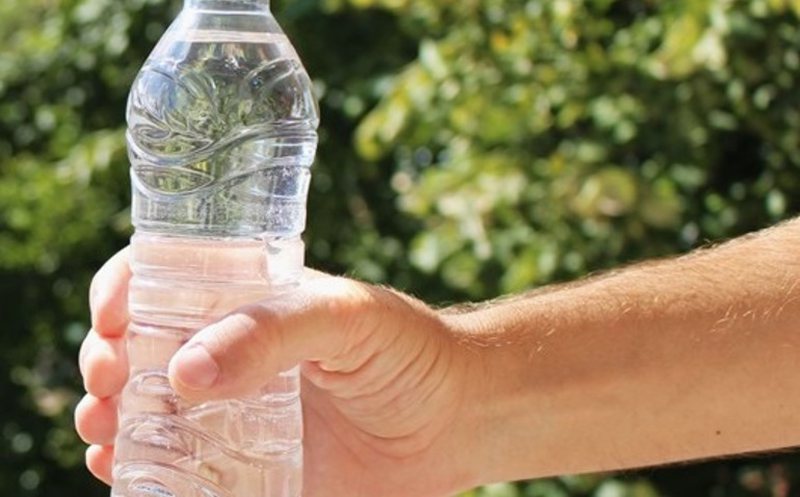 Mos i ripërdorni shishet e ujit. Ja sa të rrezikshëm janë