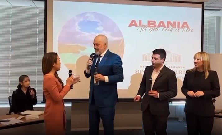 Rama u prezanton sipërmarrësve japonezë rakinë shqiptare