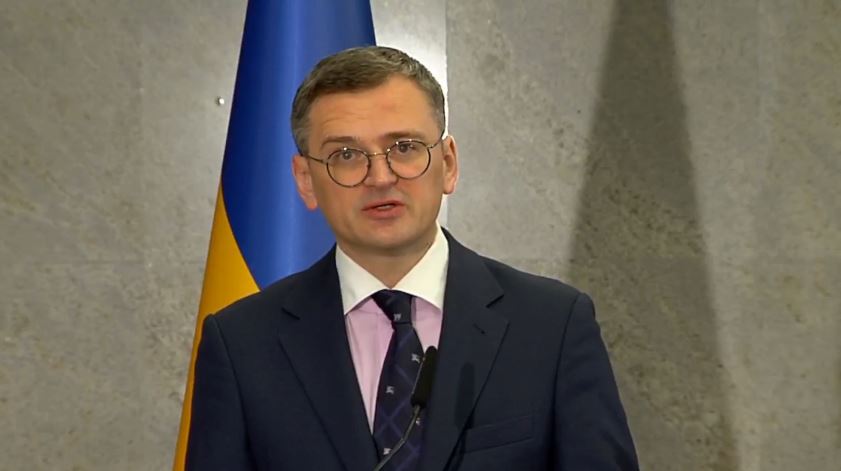 “Rroftë Ukraina”, ministri Kuleba përshëndet në shqip nga Tirana: Mirënjohës për mbështetjen! Rusia të mbahet përgjegjës për krimet e luftës