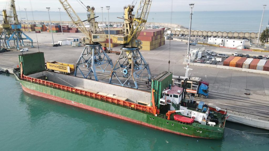 Porti i Durrësit, përpunohen 5 anije me rreth 9 mijë tonë mallra