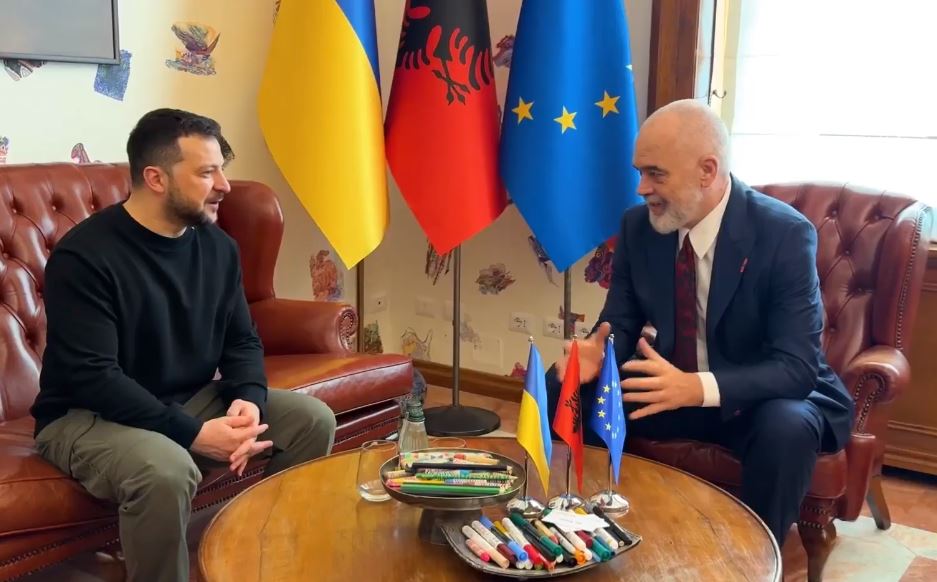 Vizita e parë e Zelenskyt në Tiranë, mediat e huaja i bëjnë jehonë samitit për Ukrainën