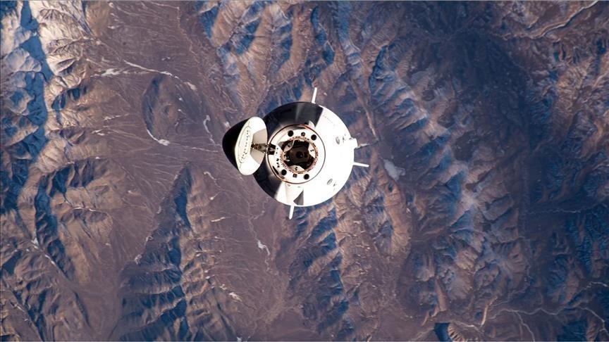 Kapsula hapësinore që mban astronautët turk, italian, spanjoll dhe suedez largohet nga Stacioni Ndërkombëtar Hapësinor