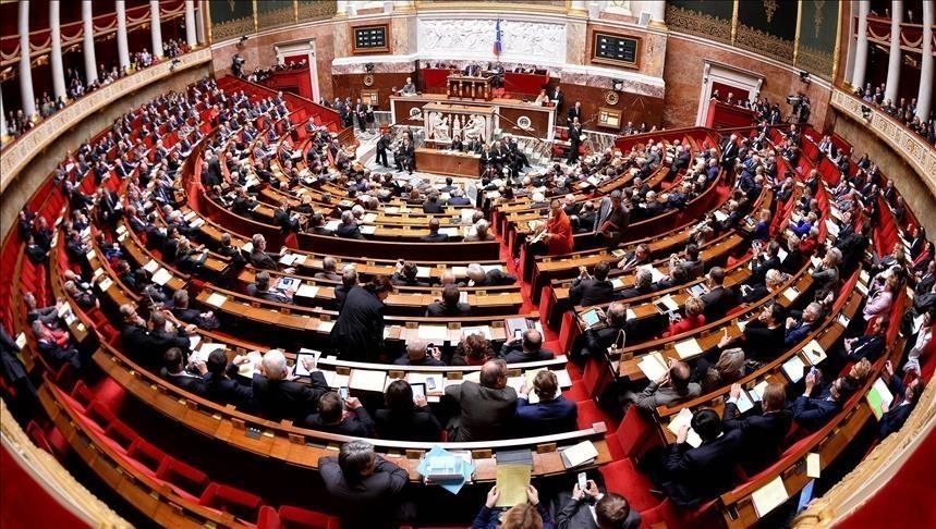 Parlamenti francez mban një minutë heshtje për viktimat e tërmetit në Türkiye dhe Siri