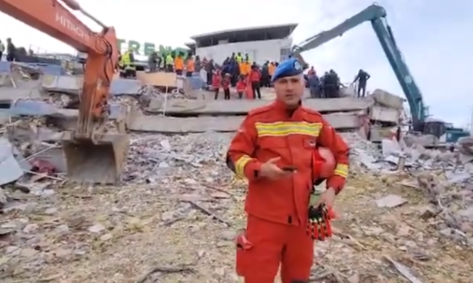 Skuadra shqiptare shpëton mes rrënojave të pallatit në Turqi fëmijën 5 vjeç